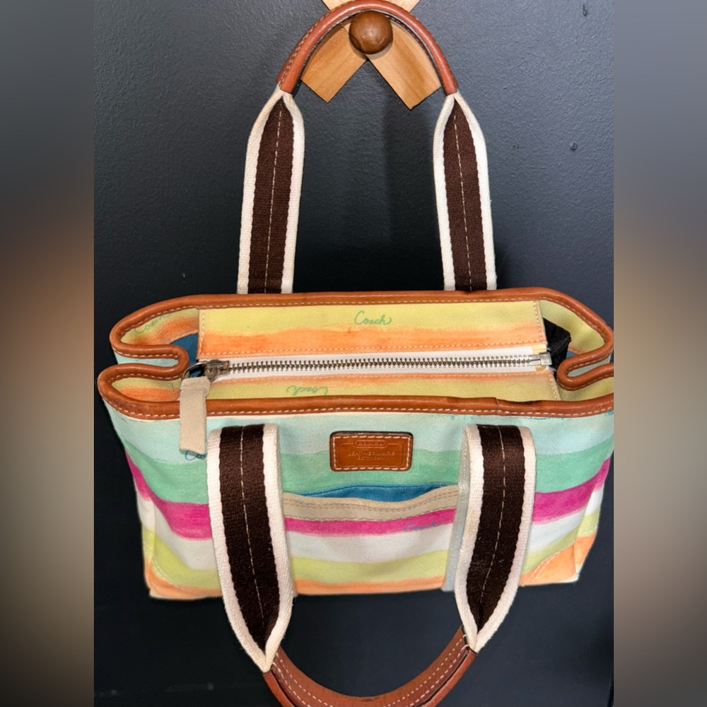 VINTAGE Coach Hamptons Watercolor Stripe Tote (M0673-10025) - Picture 4 of 15